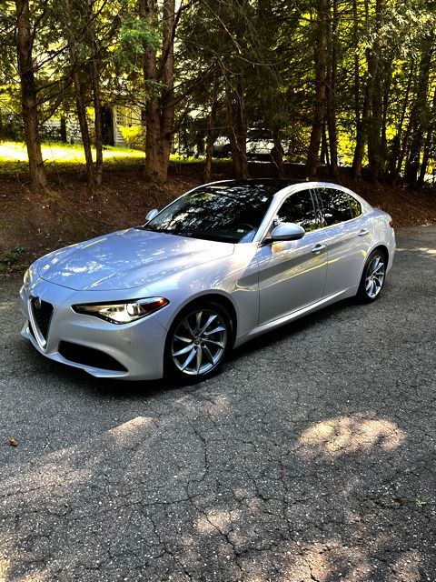 Used 2021 Alfa Romeo Giulia Sprint w/ Sun & Sound Package RWD image 2