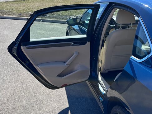 Used 2018 Volkswagen Passat 3.6 SEL Premium image 20