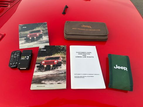 Used 2016 Jeep Wrangler Unlimited Rubicon w/ Connectivity Group image 28