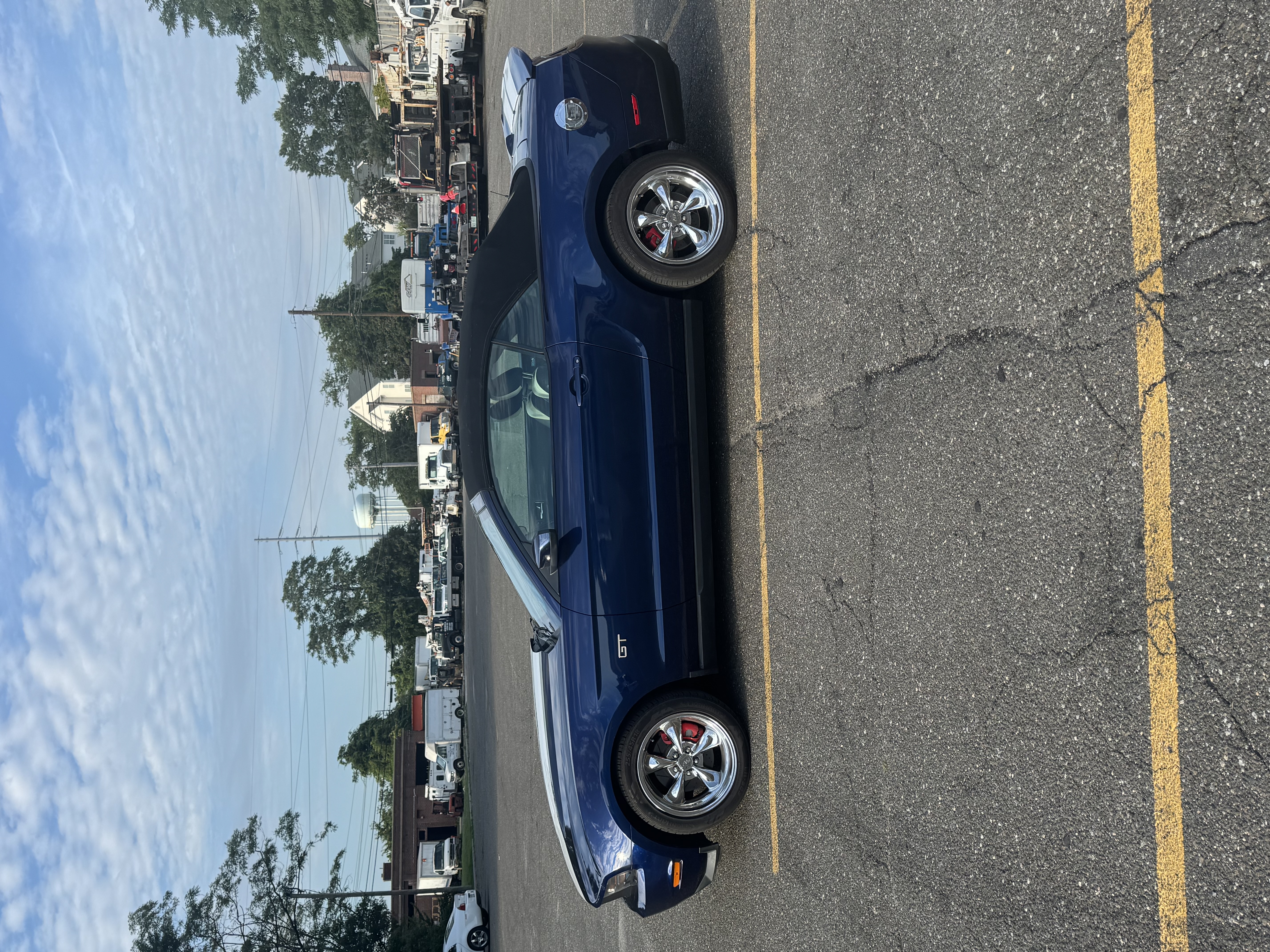 Used 2010 Ford Mustang GT Premium RWD image 5