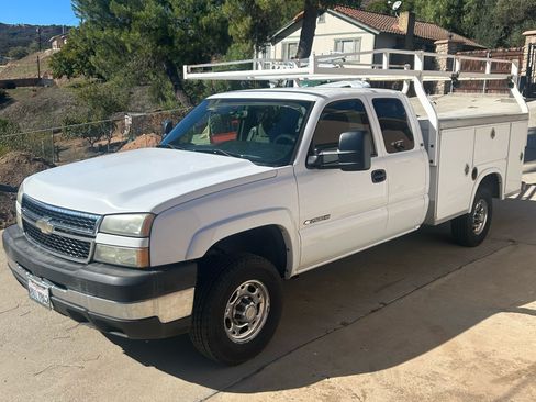 Used 2006 Chevrolet Silverado 2500 W/T image 1