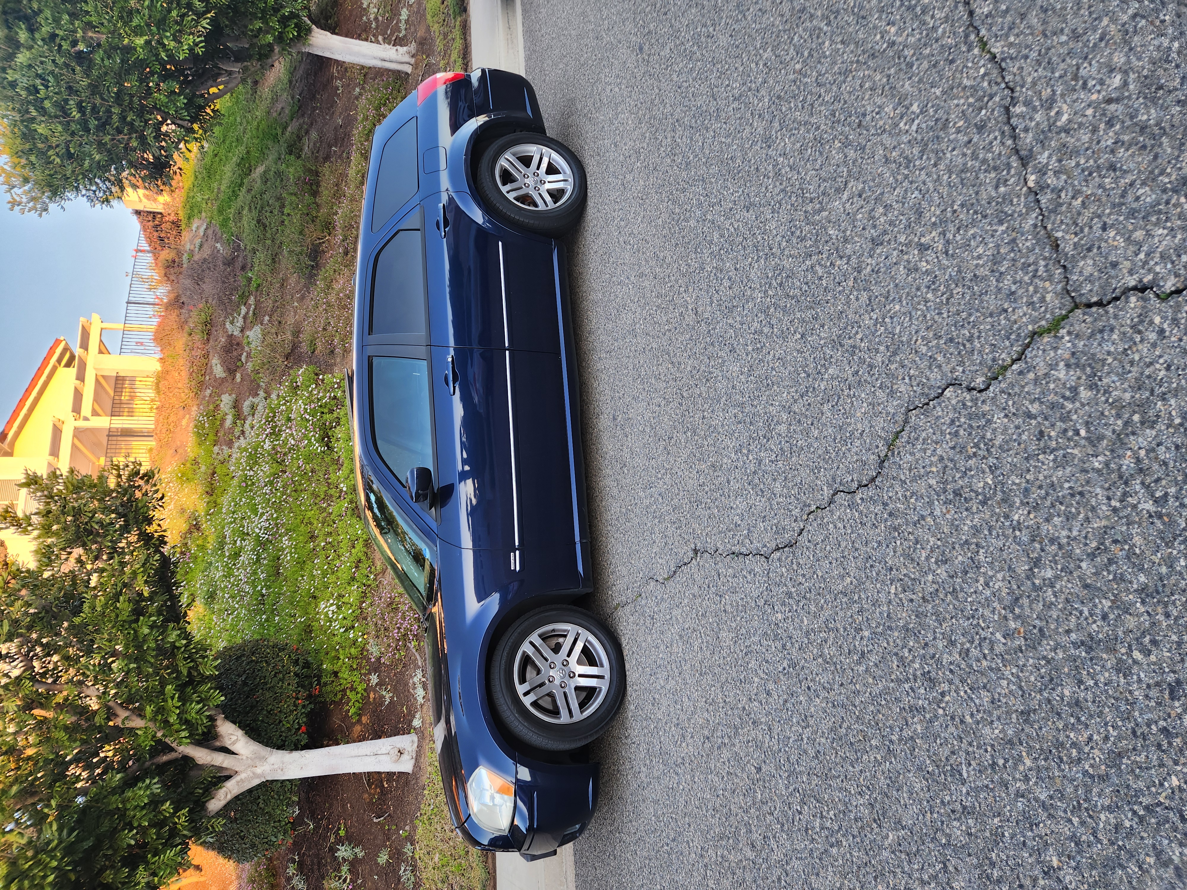 Used 2005 Dodge Magnum R/T w/ Convenience Group II RWD image 2