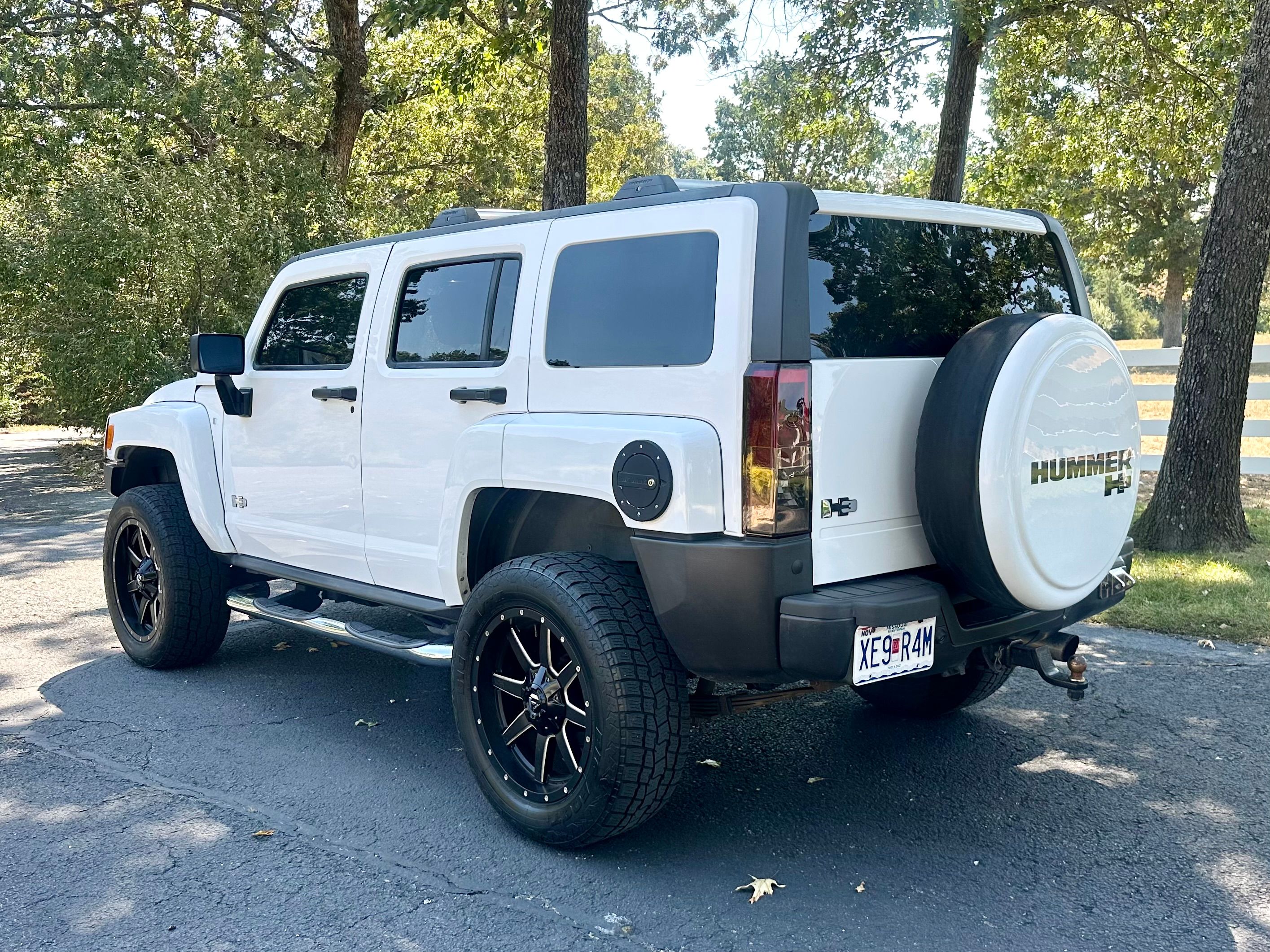 Used 2009 HUMMER H3 Luxury AWD/4WD image 2