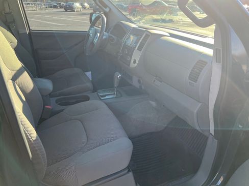 Used 2015 Nissan Frontier SV w/ SV Value Truck Package image 9