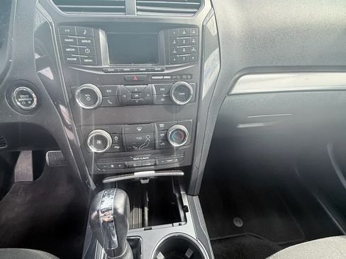 Used 2019 Ford Explorer XLT AWD/4WD image 12