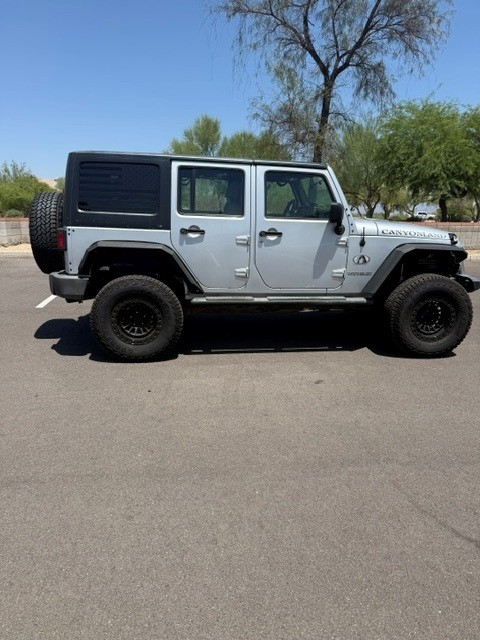 Used 2010 Jeep Wrangler Unlimited Sport w/ Trailer Tow Group AWD/4WD image 9