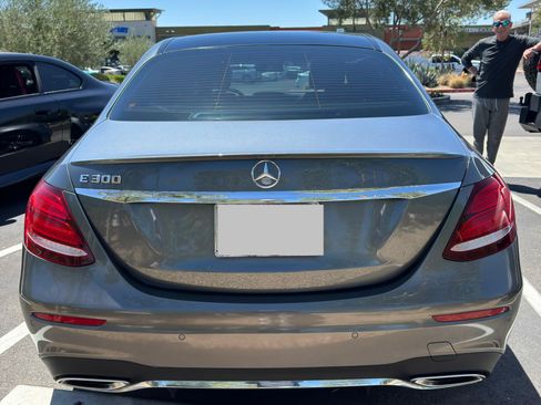 Used 2018 Mercedes-Benz E 300 image 2
