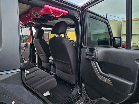 Used 2017 Jeep Wrangler Unlimited Sport w/ Quick Order Package 24S AWD/4WD image 6