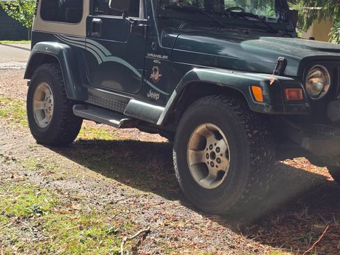 Used 2001 Jeep Wrangler Sahara image 2