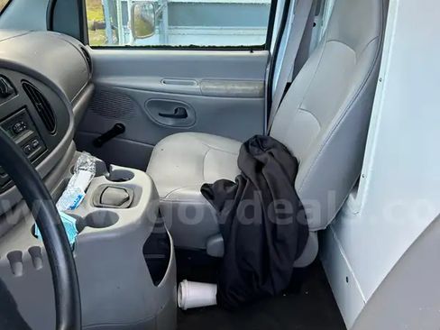 Used 2000 Ford E-350 and Econoline 350 Super Duty image 13