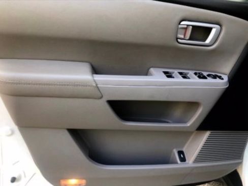 Used 2011 Honda Pilot EX-L image 11