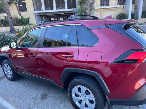 Used 2019 Toyota RAV4 LE image 5