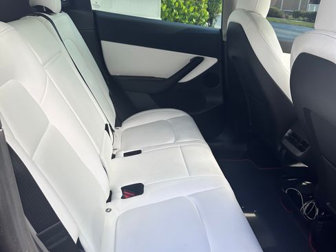 Used 2022 Tesla Model Y Performance image 4