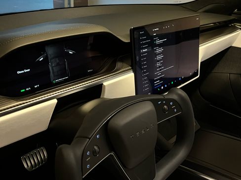 Used 2022 Tesla Model S Plaid image 6