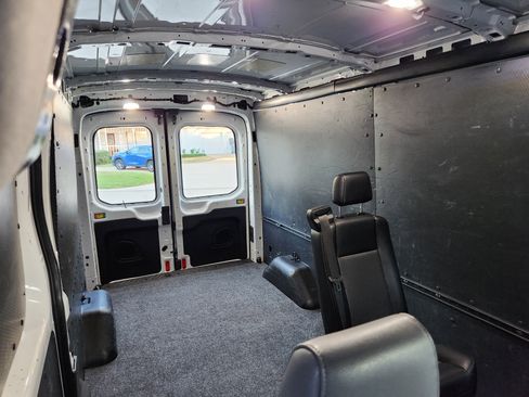 Used 2019 Ford Transit 150 Medium Roof image 18