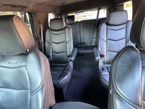 Used 2015 Cadillac Escalade Platinum image 13
