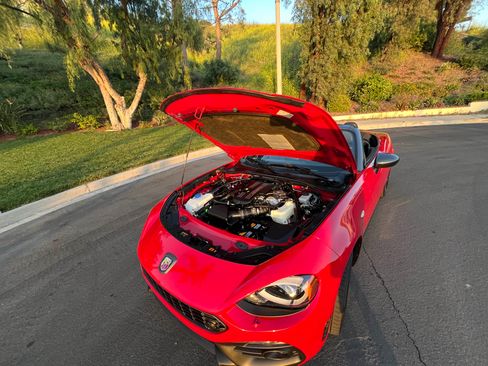 Used 2019 FIAT 124 Spider Abarth w/ Convenience Group image 9