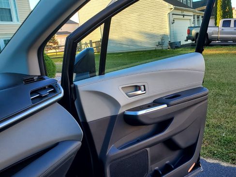 Used 2021 Toyota Sienna XLE image 8