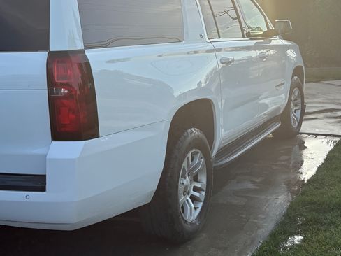Used 2019 Chevrolet Suburban LT image 8