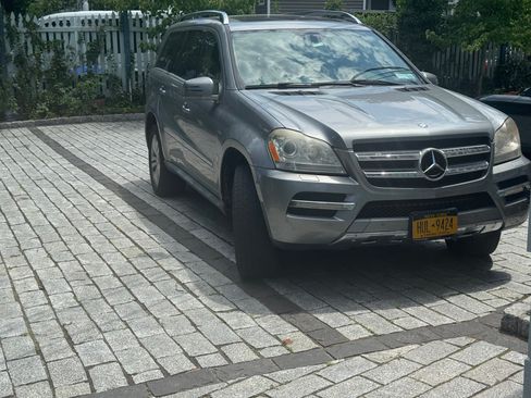 Used 2012 Mercedes-Benz GL 320 BlueTEC 4MATIC image 2