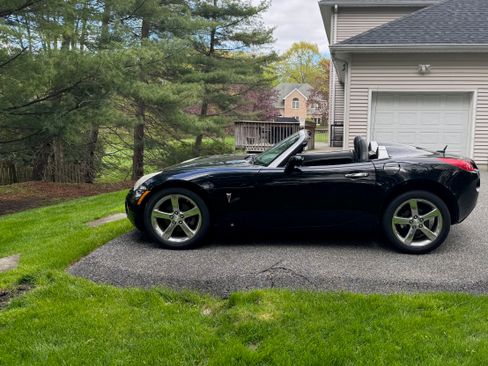 Used 2008 Pontiac Solstice Convertible w/ Premium Package RWD image 4