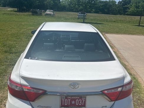 Used 2015 Toyota Camry SE FWD image 8