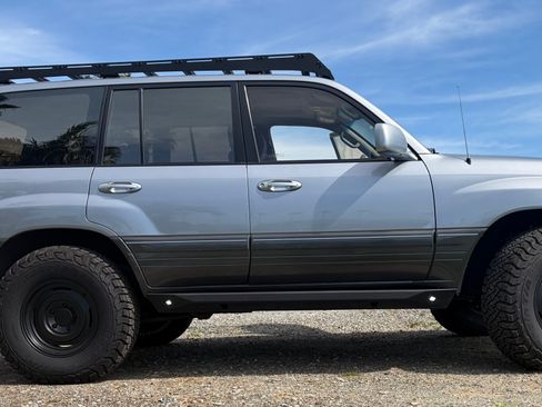 Used 2001 Lexus LX 470 4WD image 2