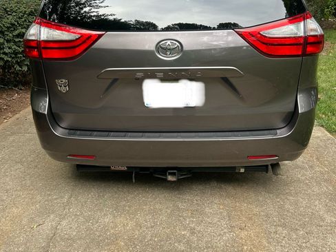 Used 2015 Toyota Sienna LE FWD image 5