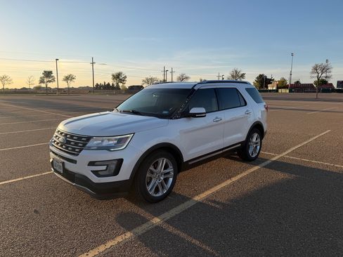 Used 2017 Ford Explorer Limited image 1