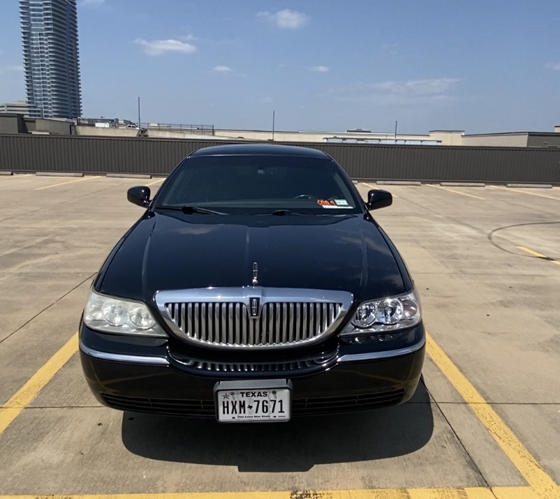 Used 2011 Lincoln Town Car Signature Limited RWD image 24