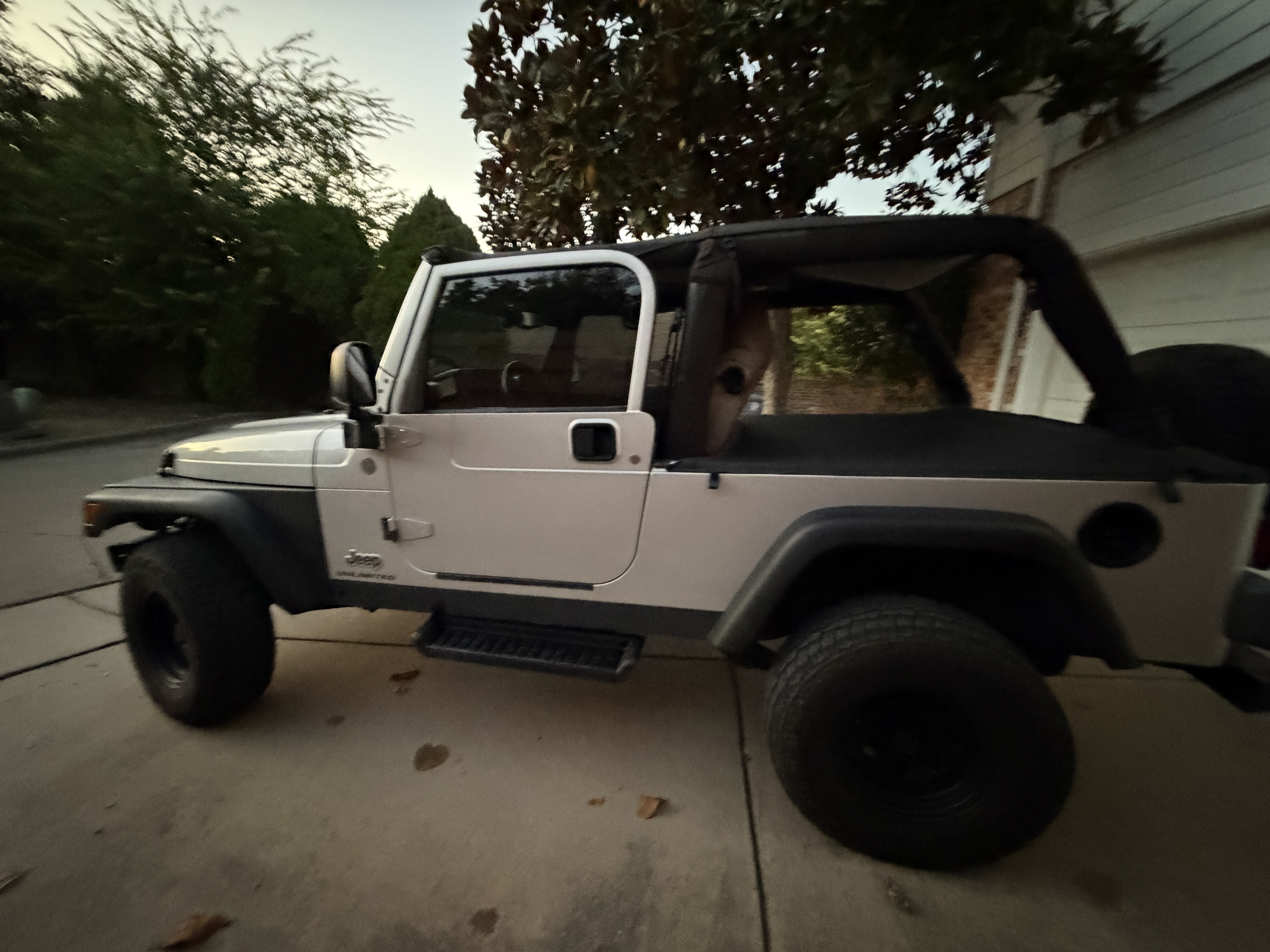 Used 2004 Jeep Wrangler 4WD image 2