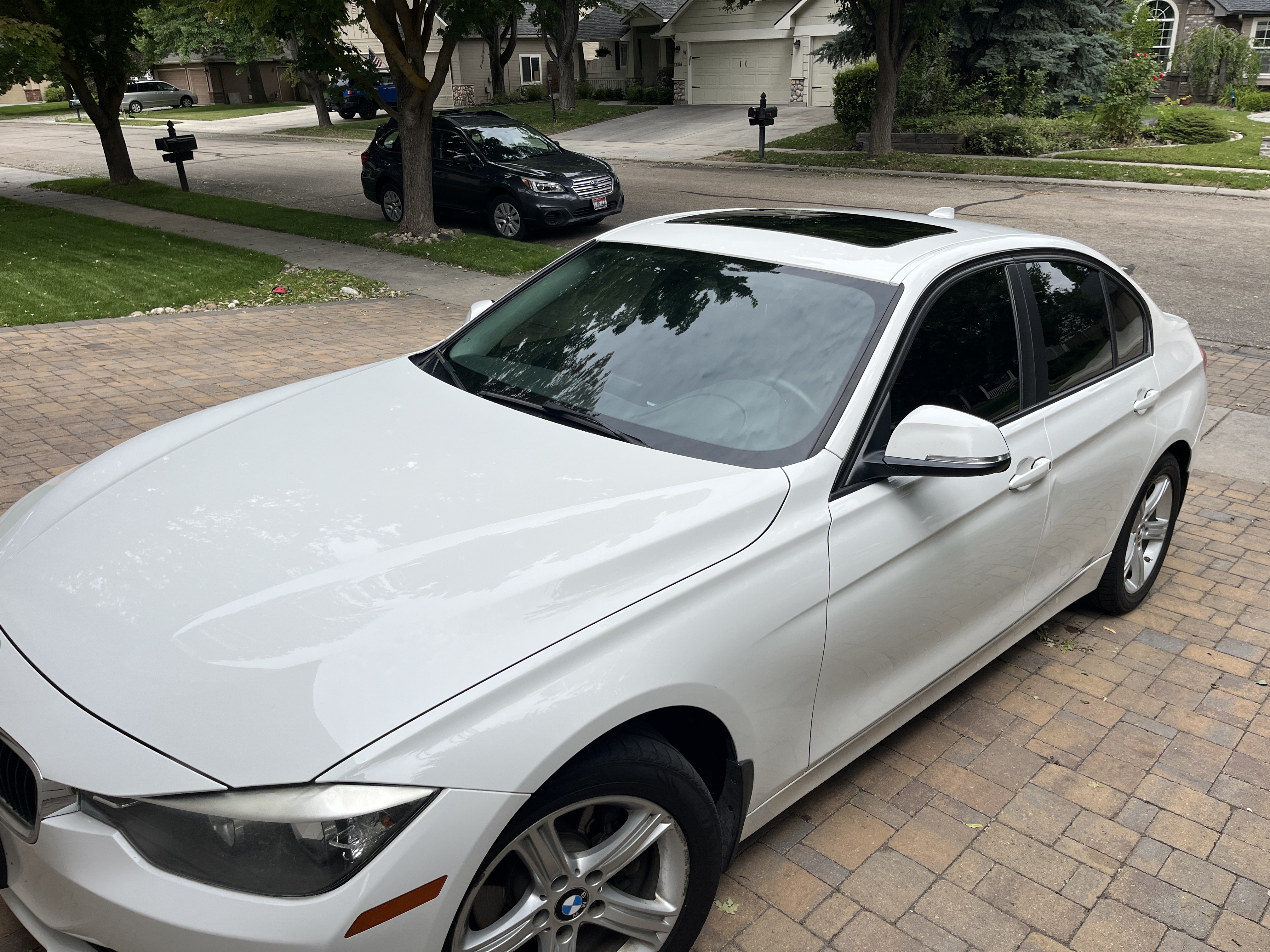 Used 2014 BMW 320i xDrive Sedan AWD/4WD image 2