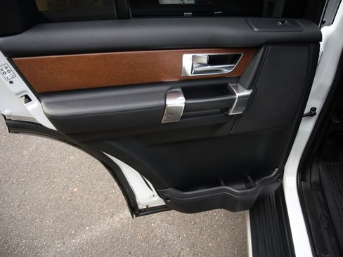 Used 2015 Land Rover LR4 HSE AWD/4WD image 26