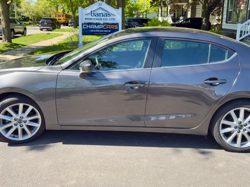 Used 2017 MAZDA MAZDA3 Touring FWD image 9