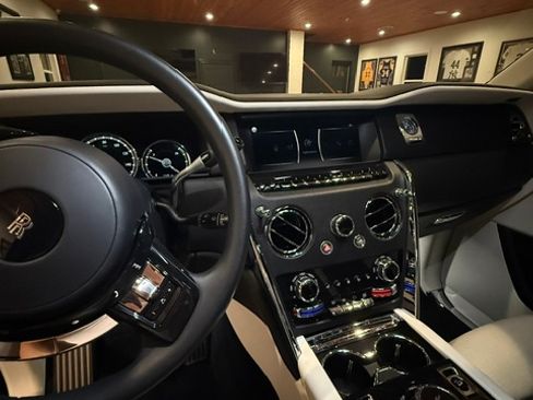 Used 2022 Rolls-Royce Cullinan AWD/4WD image 18