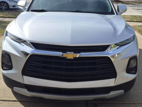 Used 2020 Chevrolet Blazer LT image 2