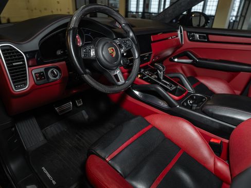 Used 2021 Porsche Cayenne Turbo S image 12