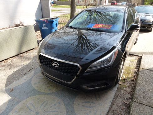 Used 2017 Hyundai Sonata SE image 2