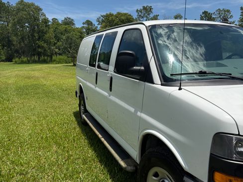 Used 2019 GMC Savana 2500 w/ Driver Convenience Package RWD image 4
