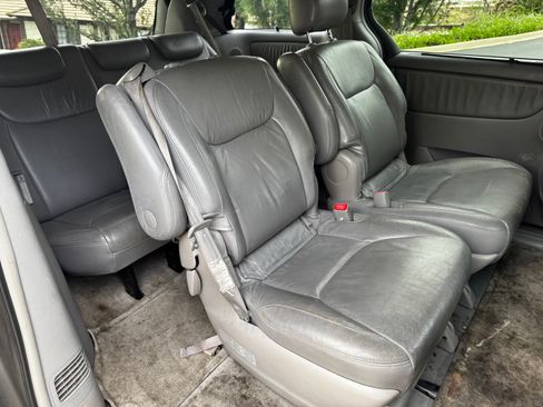 Used 2005 Toyota Sienna XLE Limited image 13