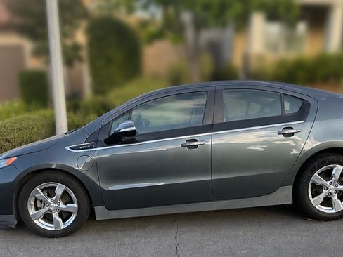 Used 2013 Chevrolet Volt Premium w/ Premium Trim Package FWD image 4