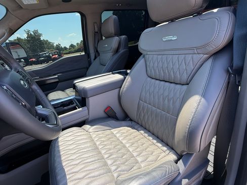 Used 2025 Ford F350 Platinum w/ Platinum Plus Package AWD/4WD image 13