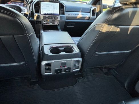 Used 2022 Ford F250 Lariat w/ Black Appearance Package image 17