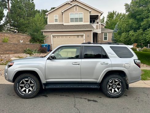 Used 2022 Toyota 4Runner TRD Off-Road AWD/4WD image 5