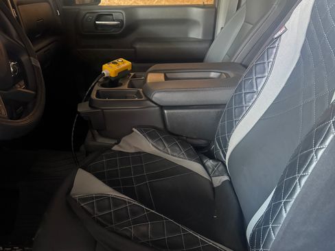 Used 2024 GMC Sierra 3500 Pro w/ Convenience Package image 6