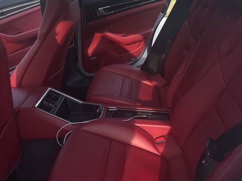 Used 2019 Porsche Panamera 4 image 10