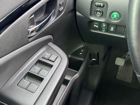 Used 2019 Honda Pilot Touring image 6