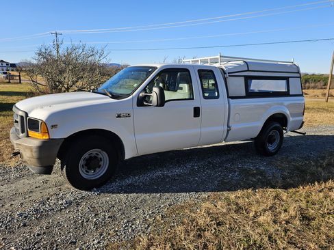 Used 2001 Ford F250 2WD SuperCab Super Duty image 1