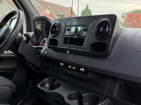 Used 2020 Mercedes-Benz Sprinter 2500 image 8