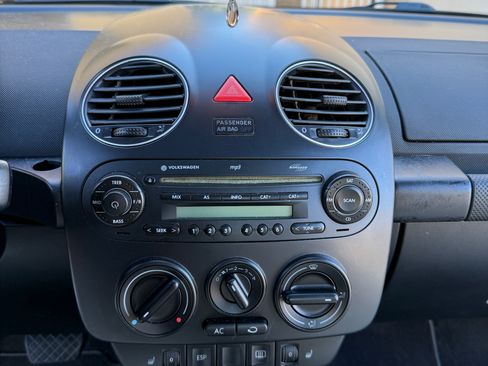 Used 2008 Volkswagen Beetle SE image 8